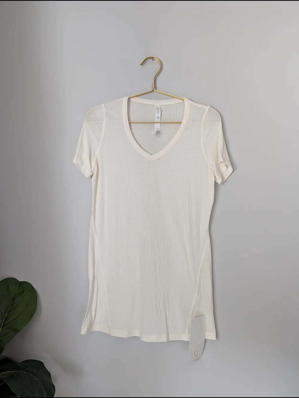 NWT Lululemon Love Tee Cream V-Neck Short Sleeve Tee